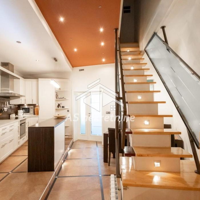 Četvorosoban stan za izdavanje, Obilićev Venac, Beograd, 140m², 1.800 €/mes