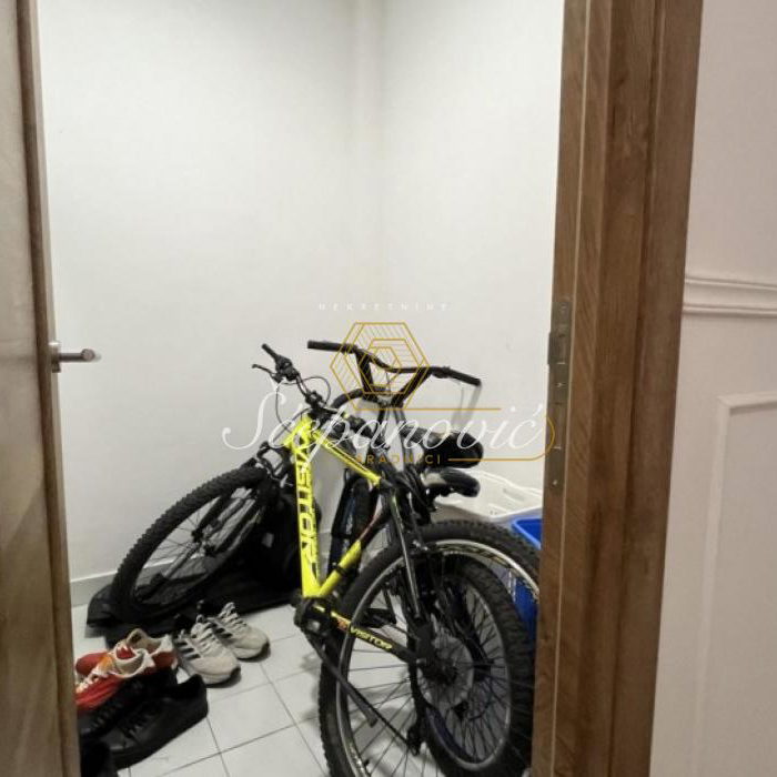 Četvorosoban stan na prodaju, Sajmište, Novi Sad, 96m², 240.000 €