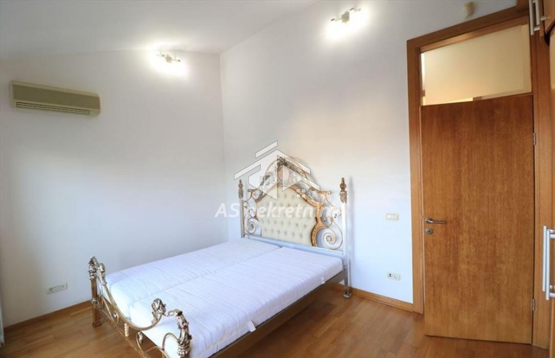 kuca-izdavanje-beograd-x56cHduSYL Četvorosoban stan za izdavanje, 27. Marta, Beograd, 222m², 2.200 €/mes