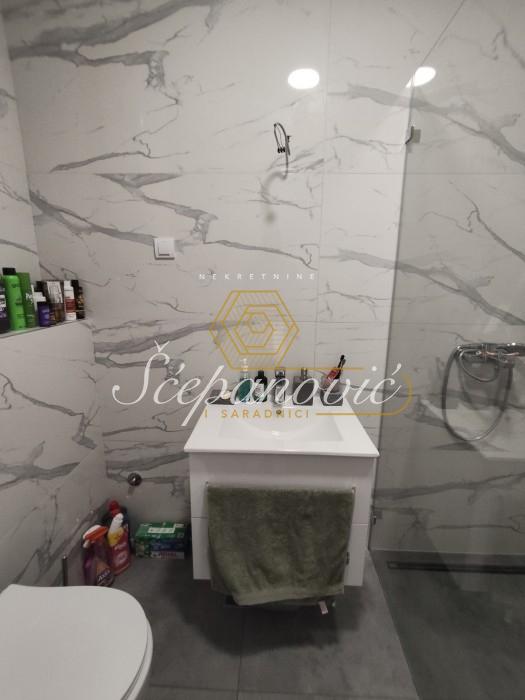 Trosoban stan na prodaju, Lipov Gaj, Novi Sad, 79m², 185.000 €