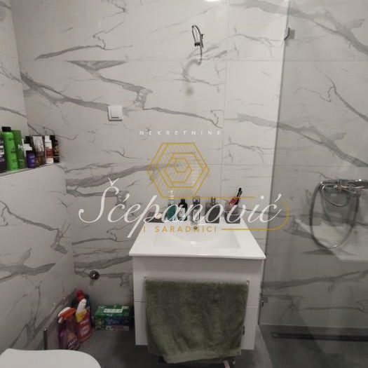 Trosoban stan na prodaju, Lipov Gaj, Novi Sad, 79m², 185.000 €