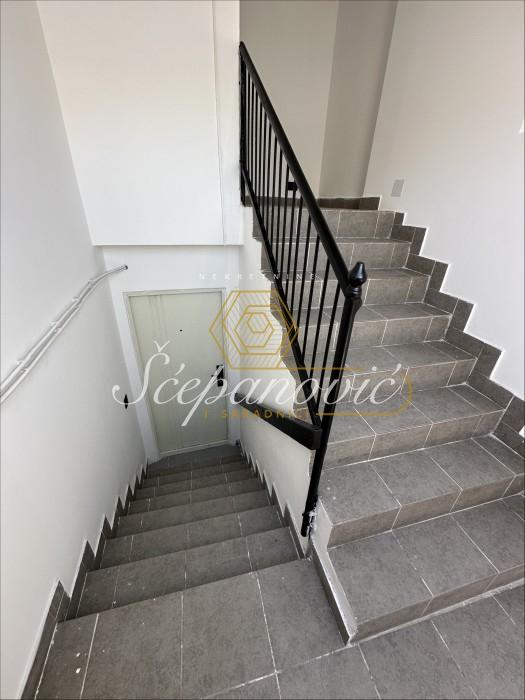kuca-izdavanje-fjMTjYn7mN Trosoban stan na prodaju, Bulevar Patrijarha Pavla, Novi Sad, 60m², 135.000 €