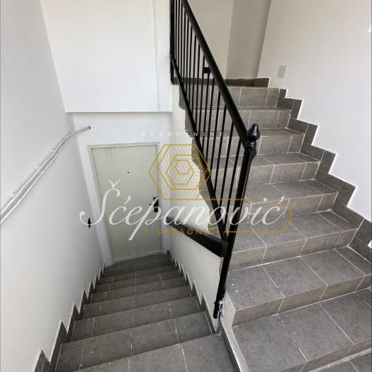 Trosoban stan na prodaju, Bulevar Patrijarha Pavla, Novi Sad, 60m², 135.000 €