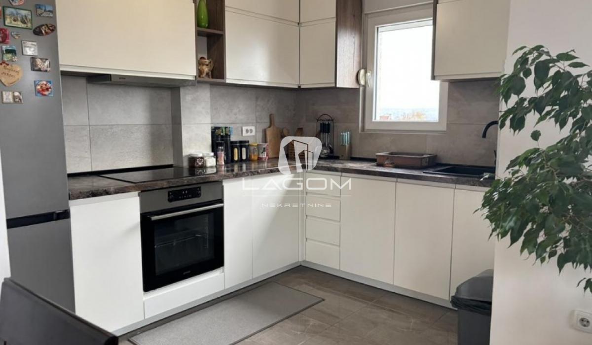 kuca-izdavanje-iB8OVi8Zpq Trosoban stan na prodaju, Ledine, Beograd, 59m², 174.000 €
