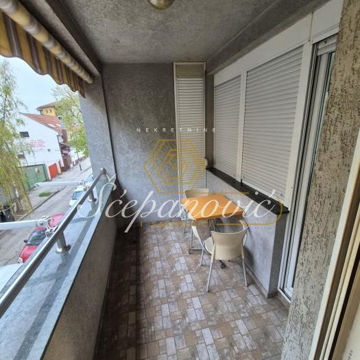 Četvorosoban stan za izdavanje, Rotkvarija, Novi Sad, 89m², 1.000 €/mes