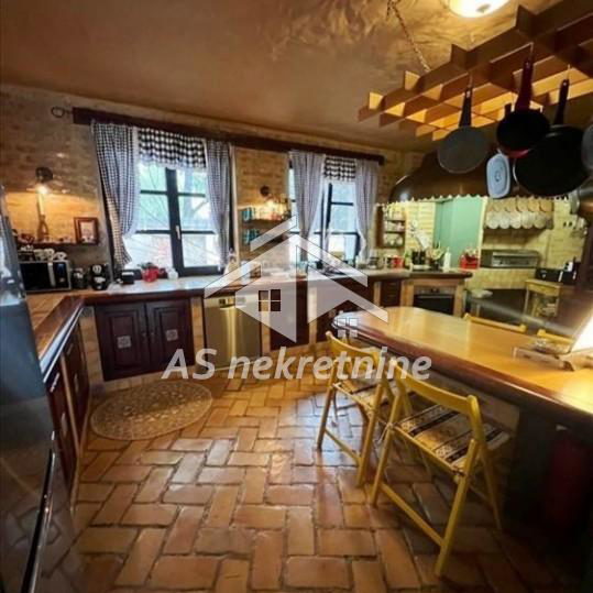 Kuća za izdavanje, Jajinci, Beograd, 367m², 3.500 €/mes