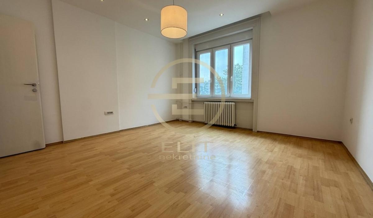 kuca-izdavanje-lhmM6RFOtm Četvorosoban stan na prodaju, Centar, Novi Sad, 112m², 295.000 €