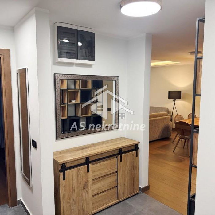 Trosoban stan za izdavanje, Banovo Brdo, Beograd, 90m², 1.300 €/mes