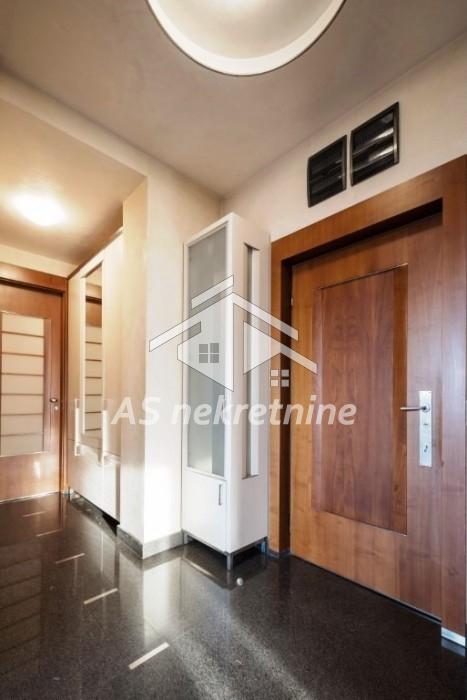 Trosoban stan na prodaju, Banovo Brdo, Beograd, 150m², 480.000 €