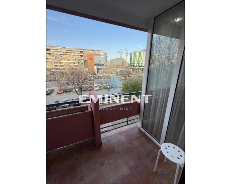 Trosoban stan za izdavanje, Blok 22, Beograd, 80m², 2. sprat, 1.000 €/mes
