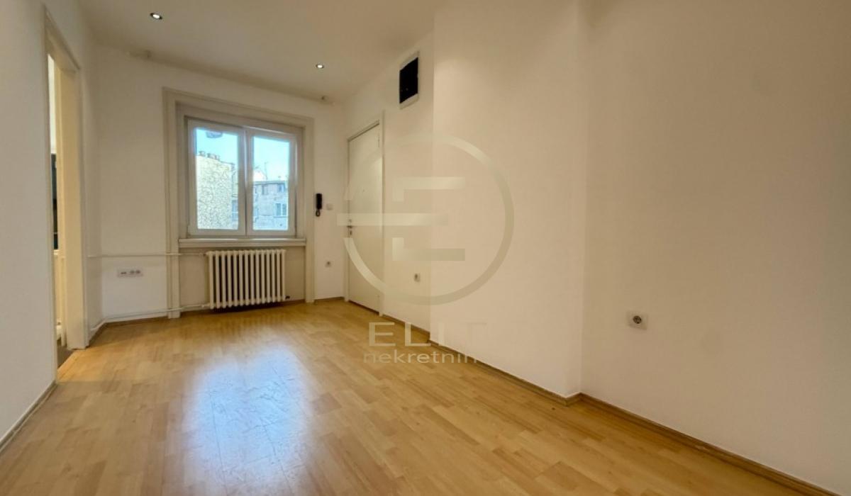 kuca-izdavanje-w4lfd5LOQo Četvorosoban stan na prodaju, Centar, Novi Sad, 112m², 295.000 €