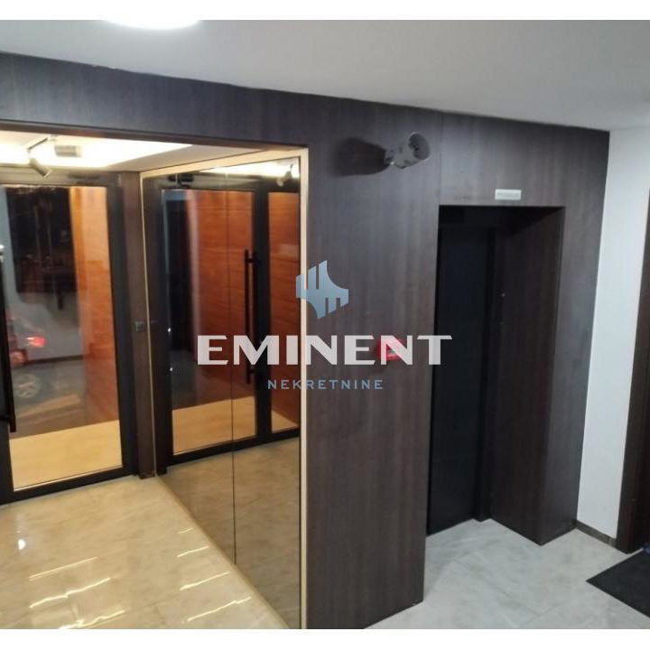 Četvorosoban stan za izdavanje, Dimitrija Tucovića, Beograd, 84m², 1.200 €/mes