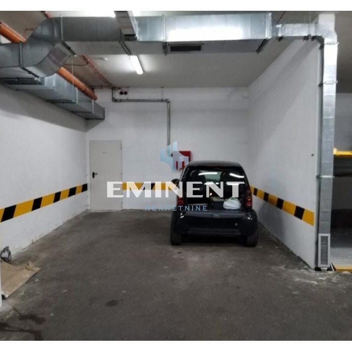 Četvorosoban stan za izdavanje, Dimitrija Tucovića, Beograd, 84m², 1.200 €/mes