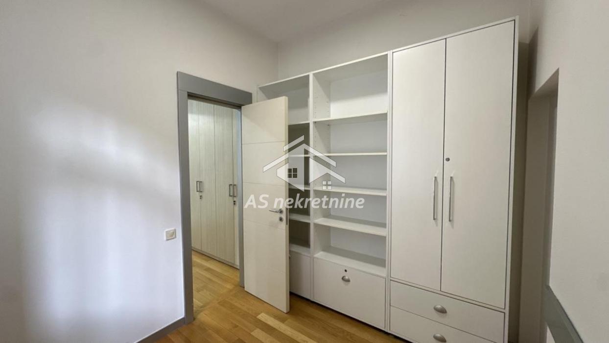 Višesoban stan za izdavanje, Kalenić Pijaca, Beograd, 223m², 2.400 €/mes