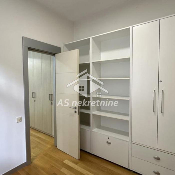 Višesoban stan za izdavanje, Kalenić Pijaca, Beograd, 223m², 2.400 €/mes