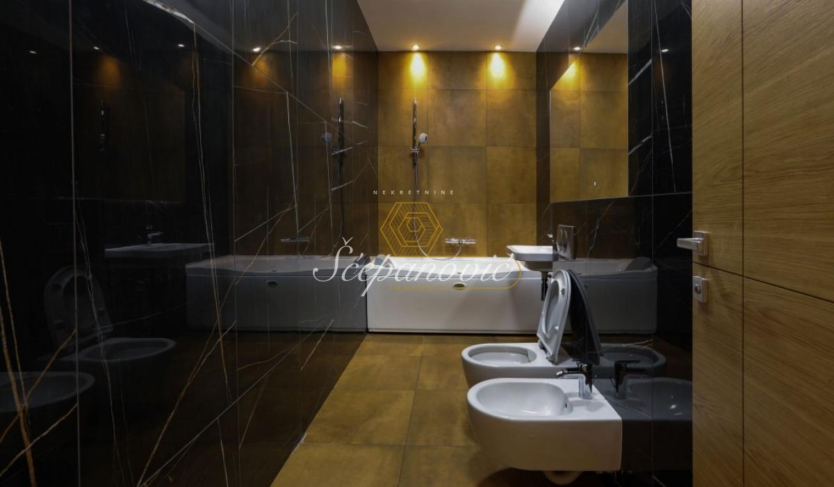 kuca-prodaja-IGIS2wRCRI Četvorosoban stan na prodaju, Adamovićevo Naselje, Novi Sad, 240m², 600.000 €