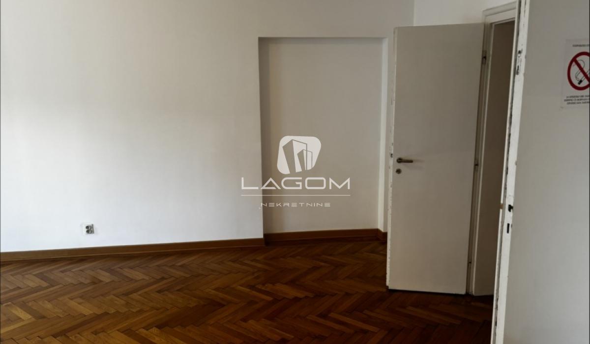 Trosoban stan za izdavanje, Knez Mihailova, Beograd, 89m², 1.400 €/mes