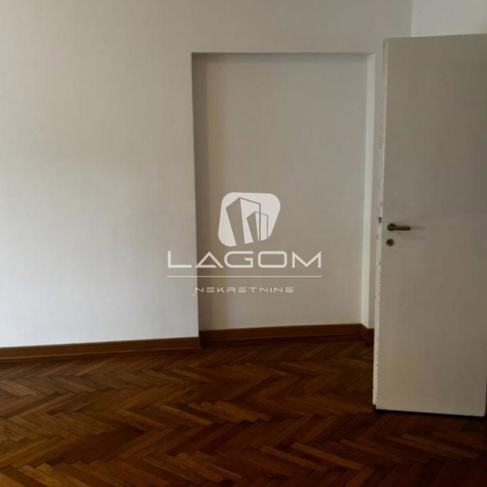 Trosoban stan za izdavanje, Knez Mihailova, Beograd, 89m², 1.400 €/mes