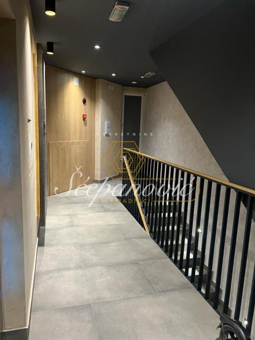 kuca-prodaja-RZJckB941a Četvorosoban stan na prodaju, Adamovićevo Naselje, Novi Sad, 240m², 600.000 €