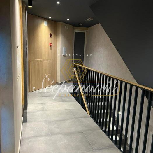 Četvorosoban stan na prodaju, Adamovićevo Naselje, Novi Sad, 240m², 600.000 €