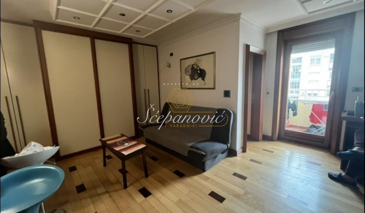 Dvosoban stan za izdavanje, Bulevar Oslobođenja, Novi Sad, 47m², 450 €/mes