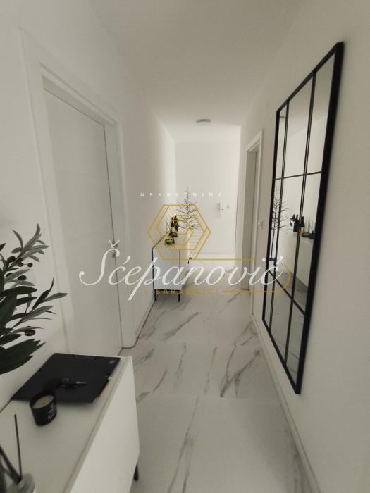 Trosoban stan na prodaju, Lipov Gaj, Novi Sad, 79m², 185.000 €