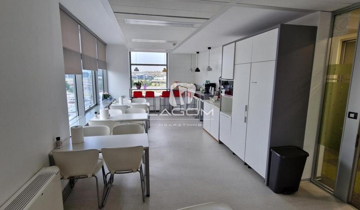 Lokal Izdavanje Beograd Blok 67 - Belville 772 m2
