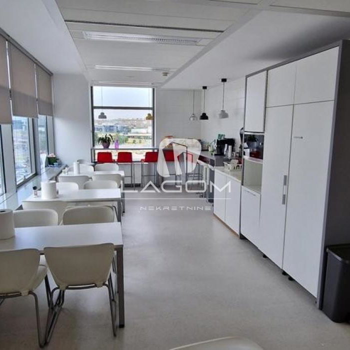 Lokal Izdavanje Beograd Blok 67 - Belville 772 m2