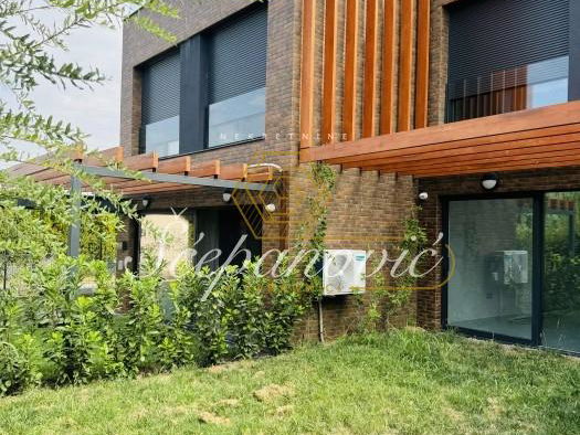 Stan Prodaja Novi Sad Popovica 181 m2