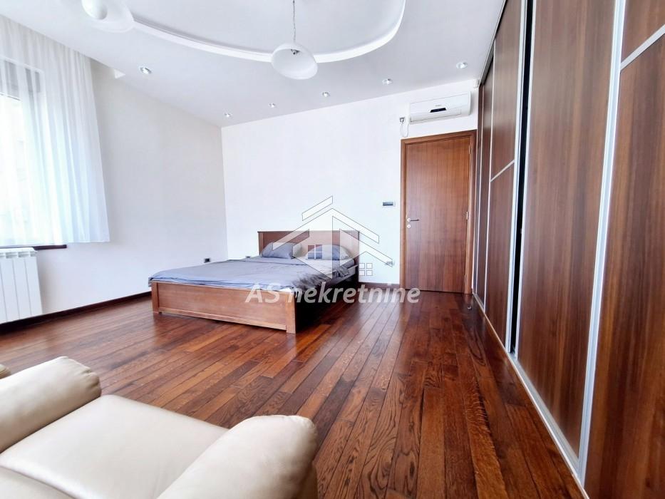 Četvorosoban stan za izdavanje, Dedinje, Beograd, 135m², 2.150 €/mes