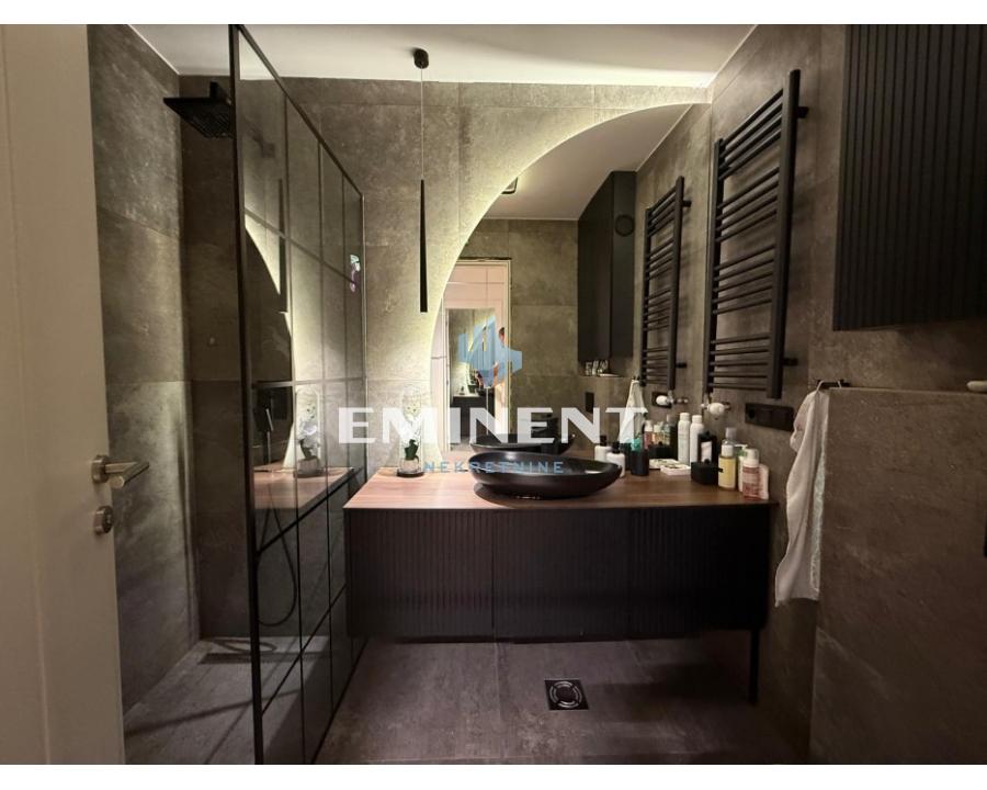 kuca-prodaja-beograd-JAnlSJAX76 Petosoban stan na prodaju, Blok 65, Beograd, 165m², 790.000 €