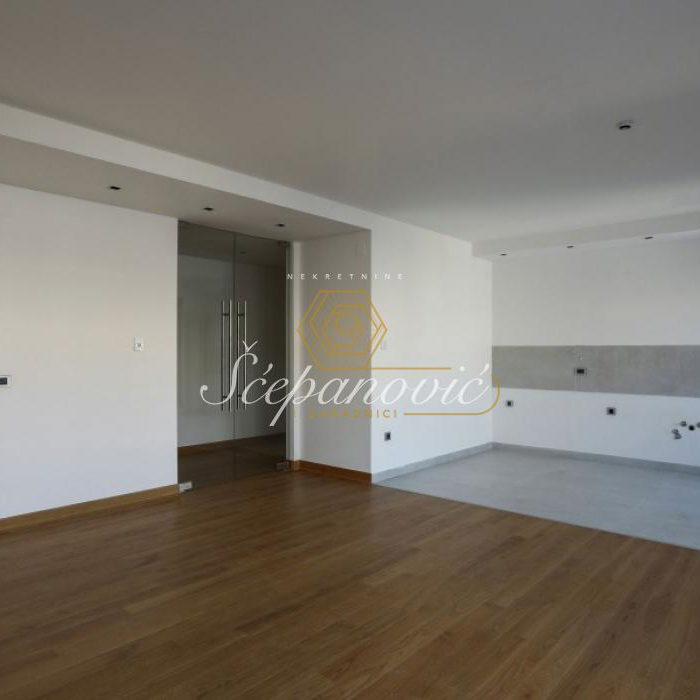 Stan Prodaja Novi Sad  240 m2