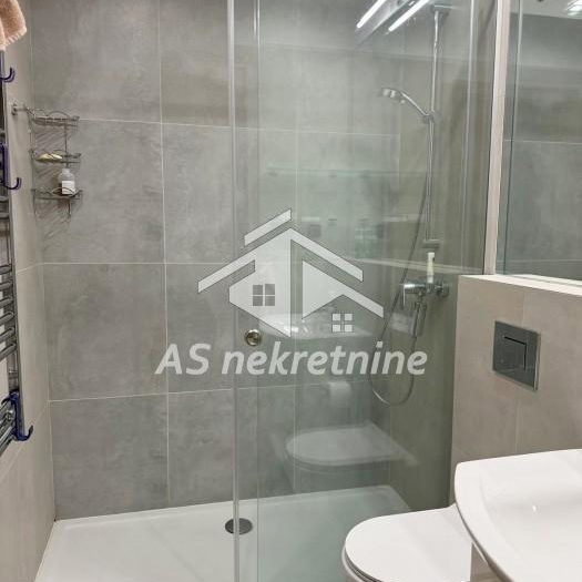 Trosoban stan za izdavanje, Banovo Brdo, Beograd, 90m², 1.300 €/mes