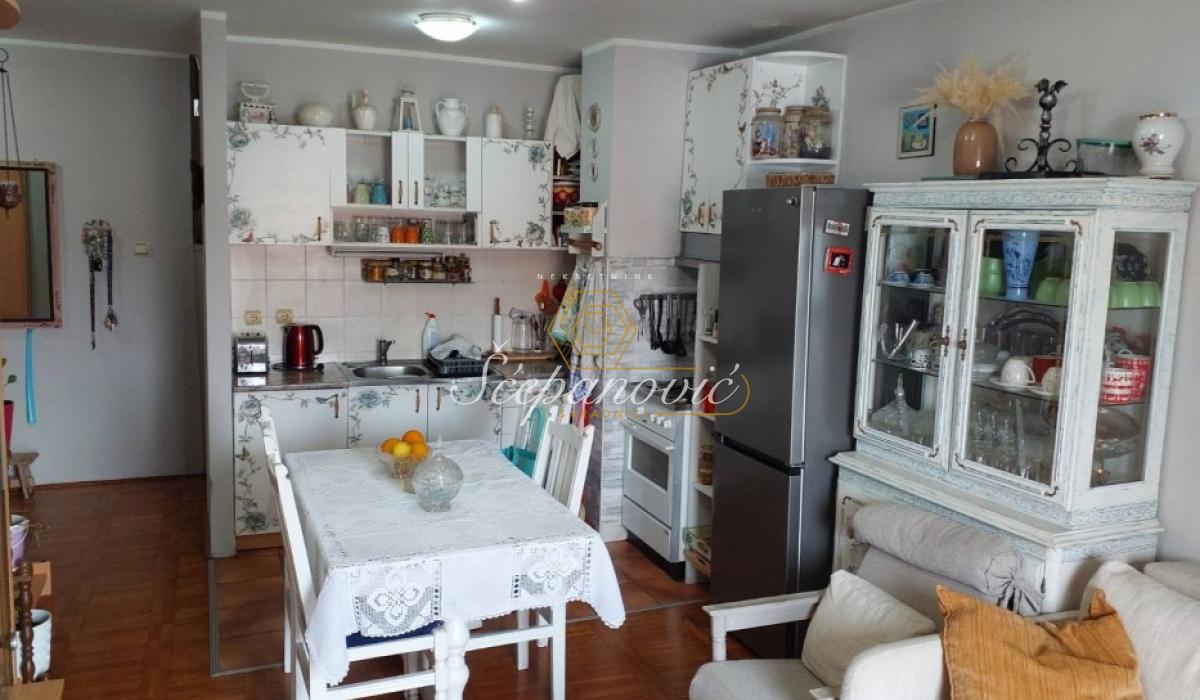 Trosoban stan na prodaju, Nova Detelinara, Novi Sad, 72m², 144.000 €