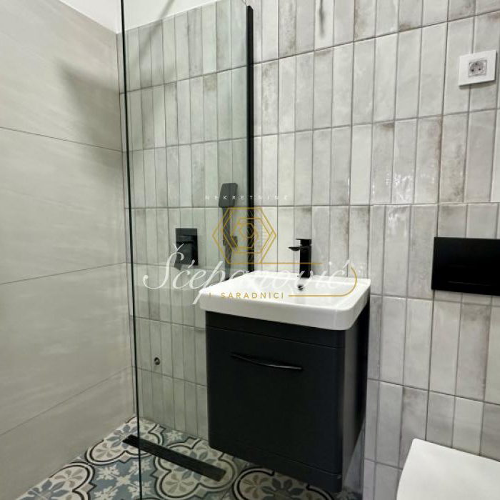 Stan Prodaja Novi Sad  85 m2