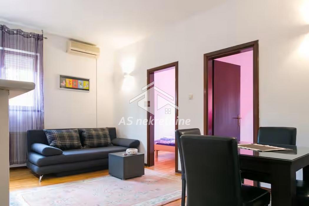 Trosoban stan za izdavanje, Đeram Pijaca, Beograd, 46m², 700 €/mes