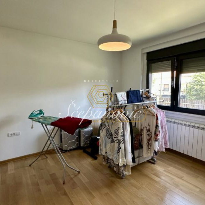 Kuća na prodaju, Blok B, Sremska Mitrovica, 135m², 170.000 €