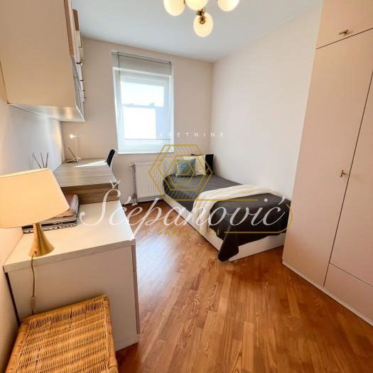Četvorosoban stan na prodaju, Cara Dušana, Novi Sad, 102m², 309.000 €