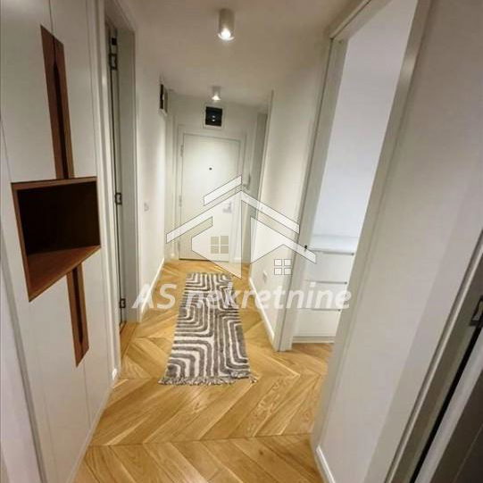 Trosoban stan za izdavanje, Blok 33 – Geneks, Beograd, 76m², 5. sprat, 1.200 €/mes