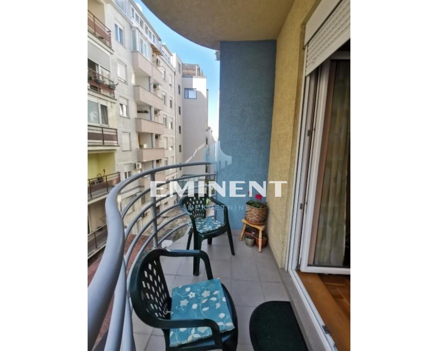 Trosoban stan za izdavanje, Đeram Pijaca, Beograd, 58m², 750 €/mes