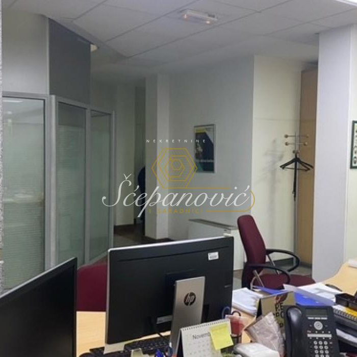 Lokal Izdavanje Novi Sad  353 m2