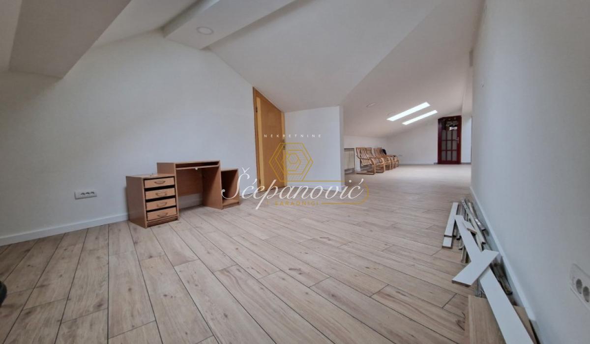 Lokal Izdavanje Novi Sad  92 m2