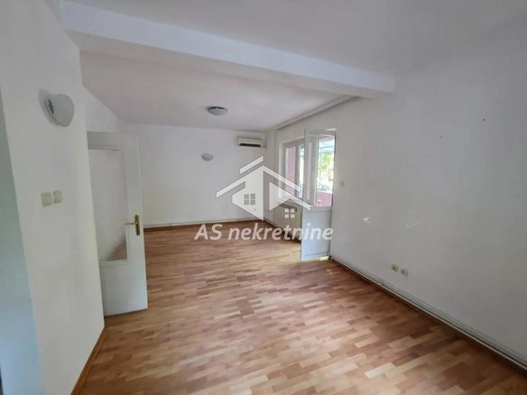 Stan Izdavanje Beograd Dedinje 104 m2