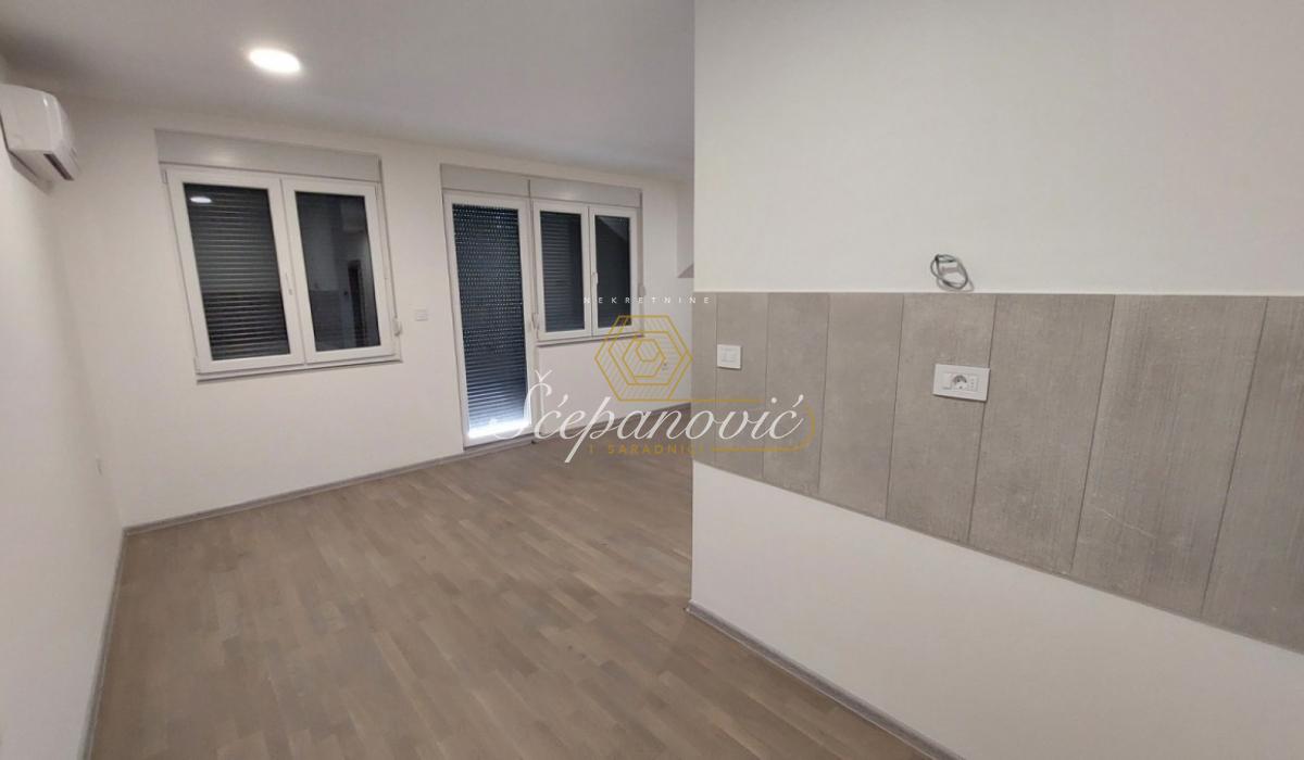 Četvorosoban stan na prodaju, Alibegovac, Novi Sad, 78m², 160.000 €