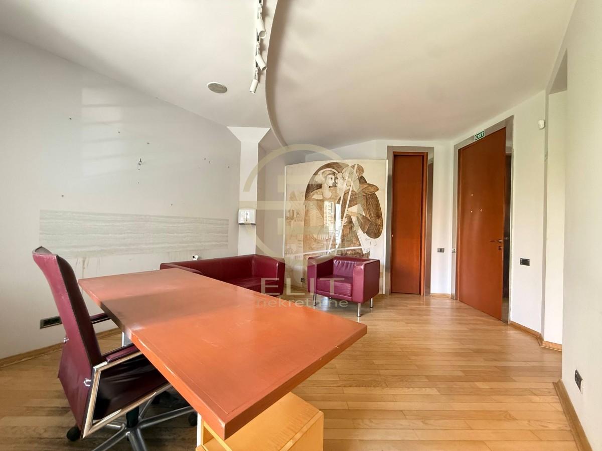 Lokal za izdavanje, Centar, Novi Sad, 254m², 2.000 €/mes
