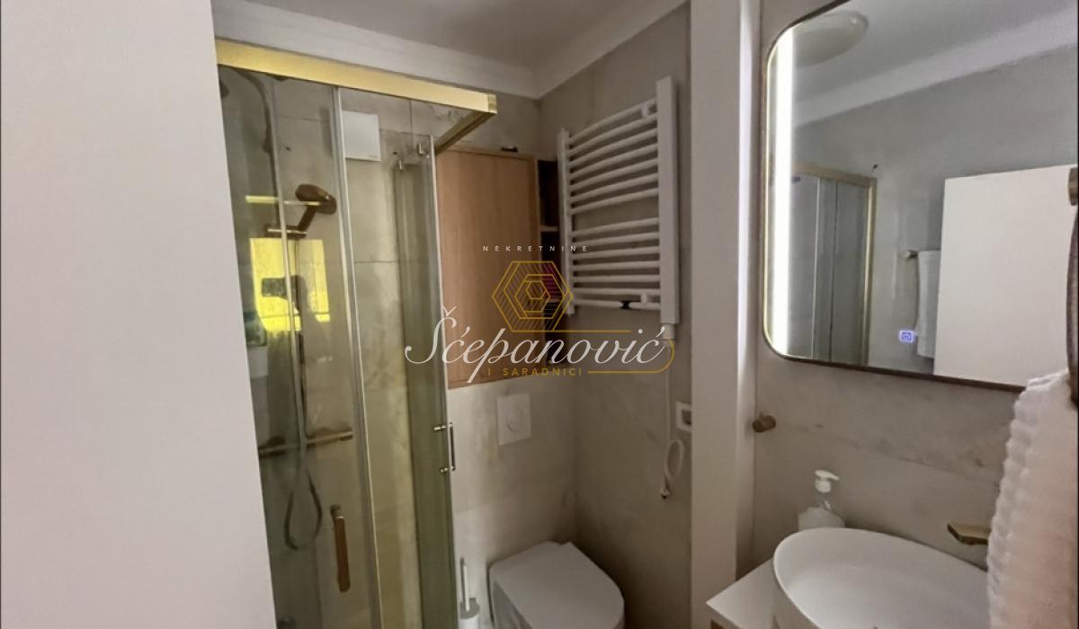 Trosoban stan na prodaju, Bulevar Oslobođenja, Novi Sad, 71m², 209.500 €