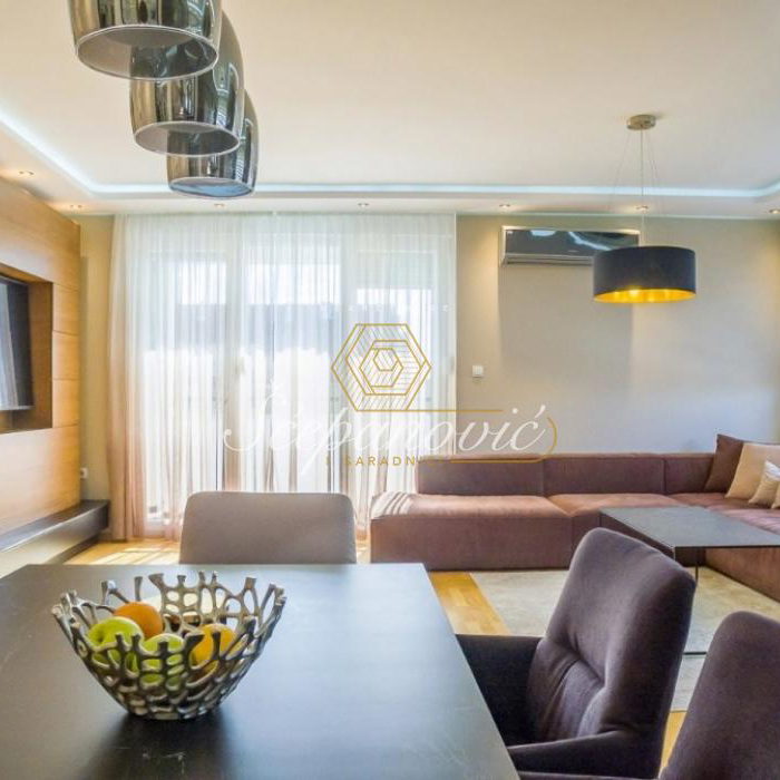 Četvorosoban stan na prodaju, Bulevar Patrijarha Pavla, Novi Sad, 113m², 440.000 €