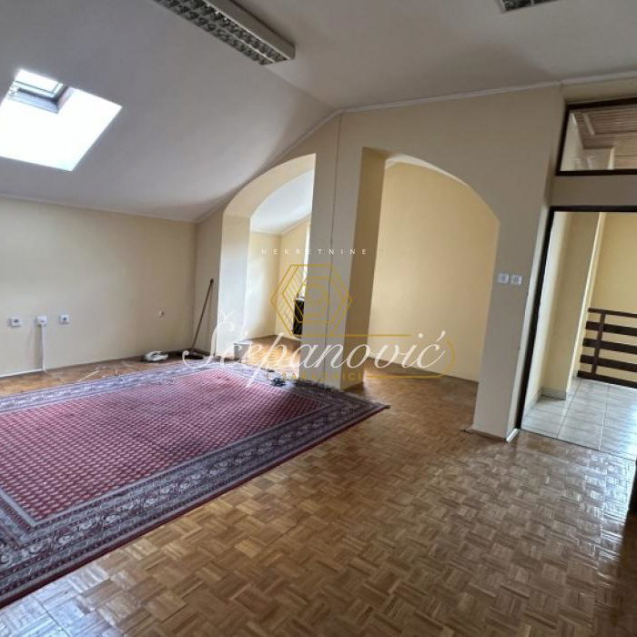Lokal Izdavanje Novi Sad  100 m2
