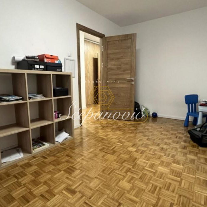 Četvorosoban stan na prodaju, Sajmište, Novi Sad, 96m², 240.000 €
