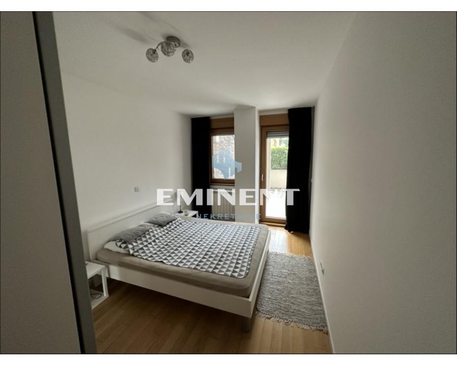 kuca-prodaja-oYFZVtuw6M Stan Izdavanje Beograd 65 m2